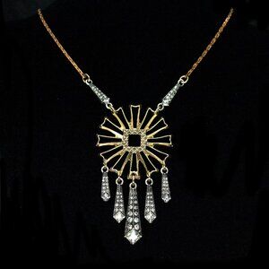 PATTI DAISY SHORT GOLD TONE CHAIN PENDANT - JNTD81 - RETIRED DESIGN